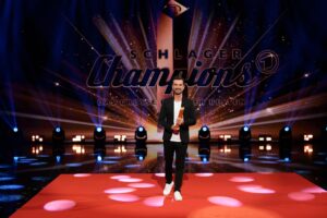 Florian Silbereisen Instagram - Endlich wieder SCHLAGERCHAMPIONS! Endlich wieder live aus dem Velodrom! Endlich wieder Berlin! 🏆

Wir feiern die Stars des Jahres, die durch besondere Erfolge, originelle Ideen oder neue Trends Maßstäbe gesetzt haben! 

Auf der Gästeliste stehen:

@helenefischer
@dj_oetzi
@maite_kelly
@reim.matthias
@howardcarpendale
@sarellax3
@andreabergoffiziell

Und viele Mehr! 😉

Morgen um 20.15 Uhr live im Ersten, im ORF und im Velodrom in Berlin: SCHLAGERCHAMPIONS – DAS GROSSE FEST DER BESTEN!

#SCHLAGERCHAMPIONS #SCHLAGERCHAMPIONS2024