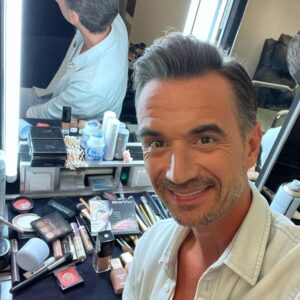 Florian Silbereisen Instagram - Gerade noch in der Maske und jetzt geht's in den Smoking! 😉

Was für eine Ehre! Heute Abend darf ich bereits zum zweiten Mal in Folge Deutschlands größten Publikumspreis präsentieren: „Die goldene Henne 2023“
Ich freue mich auf Anastacia, den MDR Kinderchor, Matteo Bocelli, Howard Carpendale, Alexa Feser, Ute Freudenberg, Sasha, Santiano, Loi, Johannes Oerding, Wincent Weiss, Michael Schulte, Anna R. & Henning Wehland, Gregor Meyle und viele weitere Stars! 
Wer gewinnt die Goldene Henne 2023? Es wird spannend!

Jetzt um 20.15 Uhr live aus Leipzig – natürlich im MDR! 🤩