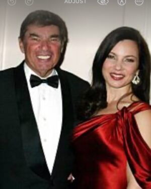Fran Drescher Instagram - My first Father’s Day without my Papacita. Twas bittersweet. But being with dear friends made all the difference. I made a Morty Menu: salad, lasagna, coffee ice cream and chocolate peanut butter cups. The US Golf Open was on the tv and Sinatra crooned on the stereo. I wish I can hear his booming voice always filled with love & joy.  Nothing is forever so cherish each moment before it’s too late. I miss you Dad🙏🏻 🤍🕊️