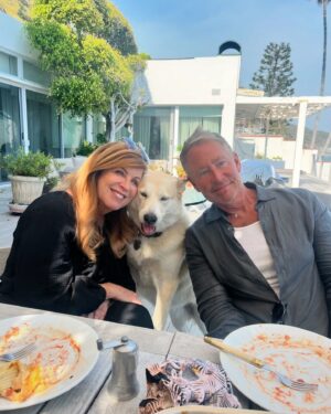 Fran Drescher Instagram - My first Father’s Day without my Papacita. Twas bittersweet. But being with dear friends made all the difference. I made a Morty Menu: salad, lasagna, coffee ice cream and chocolate peanut butter cups. The US Golf Open was on the tv and Sinatra crooned on the stereo. I wish I can hear his booming voice always filled with love & joy.  Nothing is forever so cherish each moment before it’s too late. I miss you Dad🙏🏻 🤍🕊️