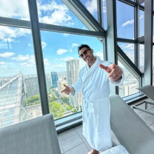 Francesco Bellissimo Instagram - Spa and pool time at Club on the Park! 🧖‍♂️ ☀️
スパとプールの時間！😂✌️
Un momento di relax tra una battaglia e l’altra!❤️

#ベリッシモ #料理研究家 #料理研究家ベリッシモ #イタリア料理研究家ベリッシモフランチェスコ #ペリッシモフランチェスコ #gladiator #francescobellissimo #billionaireincorporated #shinjuku #shinjukutokyo #parkhyatttokyo #luxury #luxurylifestyle #vitamondana #芸能人 #外国人タレント #俳優 #imprenditore #chef #cheflife #イタリア人 #お洒落 #spa #clubonthepark #パークハイアット #人生を楽しもう #enjoylife #smile #spqr
