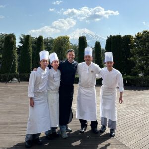 Francesco Bellissimo Instagram - In front of the magnificent Mount Fuji, great culinary event “Italian Spring” at Highland Resort Hotel & Spa! Thank you!☀️🗻🍝
富士山を見ながらハイランドリゾートホテル&スパで素敵なイタリア料理イベントさせて頂きました！感謝！❤️
Grandissimo evento culinario italiano davanti il meraviglioso Monte Fuji! Grazie a tutti i partecipanti! ❤️

#ベリッシモ #料理研究家 #料理研究家ベリッシモ #イタリア料理研究家ベリッシモフランチェスコ #イタリア料理研究家 #イタリア料理人 #イタリアンシェフ #イタリア #イタリアンレストラン #ハイランドリゾートホテル #chef #cheflife #chefmode #chefstyle #italianchef #cooking #cookingevent #highlandresorthotelandspa #富士急ハイランド #富士山 #mountfuji #イケオジ #イケオジ料理研究家ベリッシモフランチェスコ #イタリア料理 #料理イベント #luxuryevents #japantrip #japantravel #ありがとう