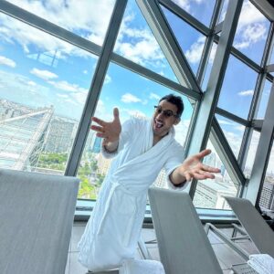Francesco Bellissimo Instagram - Spa and pool time at Club on the Park! 🧖‍♂️ ☀️
スパとプールの時間！😂✌️
Un momento di relax tra una battaglia e l’altra!❤️

#ベリッシモ #料理研究家 #料理研究家ベリッシモ #イタリア料理研究家ベリッシモフランチェスコ #ペリッシモフランチェスコ #gladiator #francescobellissimo #billionaireincorporated #shinjuku #shinjukutokyo #parkhyatttokyo #luxury #luxurylifestyle #vitamondana #芸能人 #外国人タレント #俳優 #imprenditore #chef #cheflife #イタリア人 #お洒落 #spa #clubonthepark #パークハイアット #人生を楽しもう #enjoylife #smile #spqr