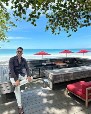 Francesco Bellissimo Instagram - The Roman Gladiator on the beach, at The Library, Koh Samui🏖️😎
サムイ島の東にある素敵なビーチにて！⛱️☀️
Sole, mare ed il Gladiatore Romano!😂👍

#ベリッシモ #イタリア料理研究家 #イタリア料理研究家ベリッシモフランチェスコ #料理研究家 #料理研究家ベリッシモ #俳優 #役者 #俳優ベリッシモ #francescobellissimo #francescobellissimochef #chef #cheflife #thelibrarykohsamui #kohsamui #luxurylifestyle #luxurydesign #luxury #vitamondana #ラグジュアリー #セレブ #fashionstyle #fashionblogger #lifestyle #thailand #thailand🇹🇭 #poolside #enjoylife #外国人タレント #actorslife