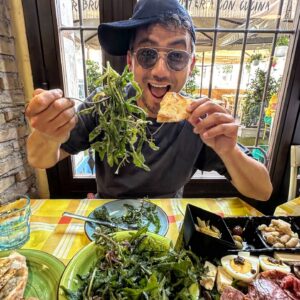 Francesco Bellissimo Instagram - Carbonara time at Dar Bruttone, Roma💛❤️
ローマで美味しい本場カルボナーラの時間！😂🍝✨
Magno una Carbonara e molto altro ancora Dar Bruttone a via Taranto, Roma!!! Buonissi️ma!🍷👍

#ベリッシモ #料理研究家 #イタリア料理研究家 #イタリア料理研究家ベリッシモフランチェスコ #料理研究家ベリッシモ #イケオジ料理研究家ベリッシモフランチェスコ #イケオジ料理人 #francescobellissimo #francescobellissimochef #chef #cheflife #cucinaromana #roma #carbonara #カルボナーラ #pasta #pastalover #darbruttone #cucinaignorante #italianfood #italianstyle #foodporn #foodstagram #foodie #パスタ #ローマ料理 #foodpics #italia #enjoylife