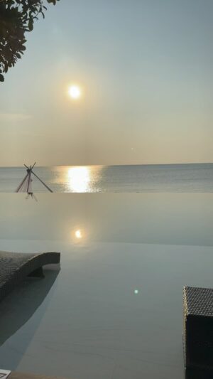 Francesco Bellissimo Instagram - Chilling time😎🏝️☀️
仕事の後にリラックス😌
La piscina, il mare ed il sole! 😍🏊

#infinitypool #poolside #pool #poolday #piscina #piscinainfinita #プール #pattaya #pattayabeach #pattayathailand #chilling #chillingout #luxurylifestyle #luxury #vitamondana #lavitaèbella #oceanview #oceanside #ベリッシモ #料理研究家ベリッシモ #イタリア人 #プールサイド #インフィニティプール #タイ #thailand #thailand🇹🇭 #thailandia #enjoylife #enjoyment #upattaya