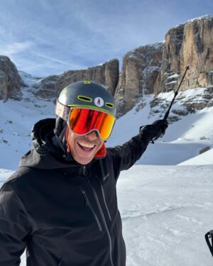Francesco Gabbani Instagram - Da qui la vi(s)ta è meravigliosa!

Così vicino all’ispirazione ❄️⛷️🏔️