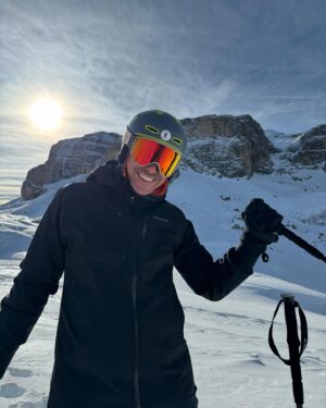 Francesco Gabbani Instagram - Da qui la vi(s)ta è meravigliosa!

Così vicino all’ispirazione ❄️⛷️🏔️