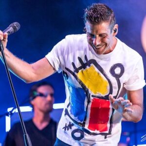 Francesco Gabbani Instagram - In attesa del nostro appuntamento del 19 dicembre al @forummilano, che sarà l’unica data live del 2024 sulla Penisola (per la quale sto preparando uno show unico, mai fatto prima, e davvero speciale!), sono felice di dirvi che stiamo pianificando alcuni concerti sulle ISOLE! 🏝️

Le prime due date saranno Sicilia e se ne aggiungeranno altre nel corso dell’estate ☀️

👉🏼 2 MAGGIO - MONREALE (PA) in Piazza Guglielmo II, alle spalle del Duomo (Patrimonio dell’Unesco)
👉🏼 11 MAGGIO - MELILLI (SR) in piazza San Sebastiano antistante la Basilica Santuario San Sebastiano

Sapete quanto io tenga all’ambiente e all’arte, e quanto creda sia importante preservare la bellezza di ciò che ci circonda.
Sarà la perfetta occasione per valorizzare i luoghi di interesse storico, artistico e culturale che ospiteranno i concerti, e per riscoprire insieme a voi dei gioielli di arte ed architettura che faranno da sfondo a queste speciali serate 🌈
Non vedo l’ora di tornare. Vi aspetto! 💙

Ph 1 @silvia_saponaro
@artistfirst @ma9promotion @bmgitaly