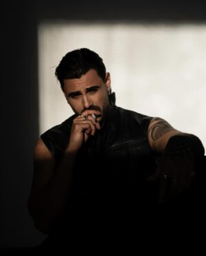 Francesco Maria Monte Instagram - Quiero estar solo con mi música y mis pensamientos 🥷🏻🩸

@anthiaphotographer
@_angelicasmaldone.mua