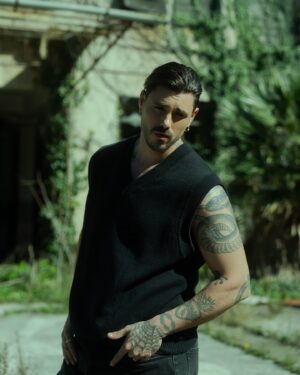 Francesco Maria Monte Instagram - Domani alle 14:00 ho una sorpresa per voi 🥷🏻