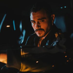 Francesco Maria Monte Instagram - ARIANNA prod. @eiemgei ❤️‍🩹🥷🏻

Fuori venerdì 16/02 su tutti i digital stores!!! 

Link pre-save in bio e nelle ig stories 🔥

@universalmusicitalia 
@aarmusiclabel 
@thauruspublishing 

#kinari #arianna #universalmusicitalia #aarmusiclabel #thauruspublishing