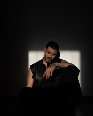 Francesco Maria Monte Instagram - Quiero estar solo con mi música y mis pensamientos 🥷🏻🩸

@anthiaphotographer
@_angelicasmaldone.mua