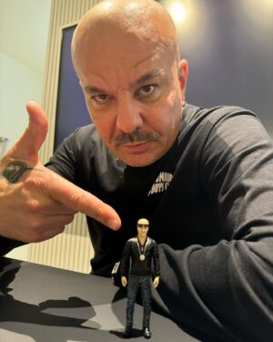 Francesco Vigorelli Instagram - Mi avevan detto che sarebbe passata con l’età, invece brucia ancora 👊🏻 Club Dogo Official Action Figure disponibili in edizione limitata solo a San Siro e su clubdogoshop.com. Non fartele scappare.