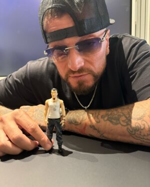 Francesco Vigorelli Instagram - Mi avevan detto che sarebbe passata con l’età, invece brucia ancora 👊🏻 Club Dogo Official Action Figure disponibili in edizione limitata solo a San Siro e su clubdogoshop.com. Non fartele scappare.