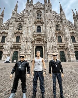 Francesco Vigorelli Instagram - Mi avevan detto che sarebbe passata con l’età, invece brucia ancora 👊🏻 Club Dogo Official Action Figure disponibili in edizione limitata solo a San Siro e su clubdogoshop.com. Non fartele scappare.