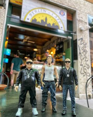 Francesco Vigorelli Instagram - Mi avevan detto che sarebbe passata con l’età, invece brucia ancora 👊🏻 Club Dogo Official Action Figure disponibili in edizione limitata solo a San Siro e su clubdogoshop.com. Non fartele scappare.