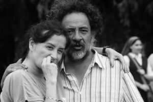 Francisca Alegría Instagram - Jueves de Cine Chileno en #CinemaChile (CinemaChile.cl): “Y Todo el Cielo Cupo en el Ojo de la Vaca Muerta” 
Gracias al TALENTOSO EQUIPO que hizo posible este cortometraje. No hubiese sido posible materializar este proyecto sin el trabajo y visión de cada una y cada uno de ustedes. 
Y gracias a les GRANDES Shenda Román, Catalina Saavedra, Luis Dubó y Gregory Cohen. Son el corazón de esta película. 
Gracias a mi familia, en especial a mis abuelos y la bella comunidad de San Esteban (V Región, Chile). 📷: Gonzalo Wolf (@gowosa ) y Hisashi Tanida