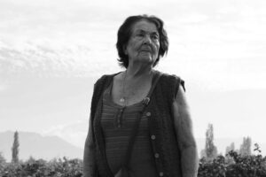 Francisca Alegría Instagram - “Y TODO EL CIELO...” / “AND THE WHOLE SKY...” Producción: Brigit Gernböck, Augusto Matte, Florencia Larrea / 
Producción Ejecutiva: Juan Pablo Gevert, Francisca Barraza, Joaquin Echeverría, Lucas Engel / 
Dirección de fotografía: Matías Illanes / 
Dirección de arte: Bernardita Baeza / Música: José Ignacio Badía Berner @dreikn 
Sonido directo: Claudio Vargas / 
Montaje: Francisca Alegría, Andrea Chignoli / 
VFX: Jump Cats VFX / 
Elenco: Shenda Román, Luis Dubó, Catalina Saavedra, Gregory Cohen... Producida por @jirafa.cl y @forasterocine / Agradecimientos especiales a @brisafilms y @ppaassccuuaall 👉🏾 Hasta este Jueves en @cinemachile (cinemachile.cl)

Grabado en San Esteban, V Región, Chile. #cinemachile #chileancinema