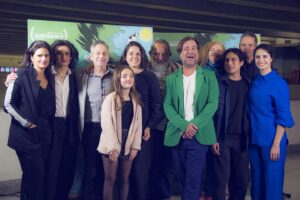 Francisca Alegría Instagram - Mañana se estrena en Chile mi primer largometraje y agradezco a las talentosas y dedicadas personas que fueron parte de este camino. 

En estas fotos no está todo el equipo ni todo el cast, pero pienso que invocamos a lxs ausentes en cada momento. 

El cine es un arte colaborativo, que necesita de muchas personas para que cada centímetro de pantalla esté vivo. 

El cine me ha enseñado a entendernos y entender nuestra relación con el TODO que nos rodea. Me enseña que soy parte inseparable del mismo tejido donde se proyecta mi película. 

Gracias equipo, gracias a las potentes actrices y actores que dan vida y alma a estos personajes, gracias productores por empujar el carro conmigo. 

Gracias a mi familia (ultima foto) que me ha apoyado desde que agarre una cámara a los 13 años y no la solté más. 

El maravilloso póster fue diseñado por @mariajesuscontreras (tercera foto). 

Gracias a la @cinetecanacionalcl por acogernos y apoyar al cine chileno e independiente.

GRACIAS A ESTE CAST Y EQUIPO SOÑADOS: 
@la_leovarela @miamaestro @alfredocastro703 @taglemarcial @enzoferr._ @tatodubo @ana.maria2435 @solo_camilo_actuando @benjasrupay y Laura del Río 

@manuelainfanteg @ferurrejola  @alegarciap @joseluisrivas @elugar @yo_soy_nahuel_ @nicola.georgia 
@______viajebeat______ @laorfa @angelatorti @nickoroses @consuelodesigner @oreja.de.oso @bertileyva @michocervera @ruben_aravena @creepyluk @christian_copaja @sheshesherson @turismo_marcris @thm.palta @darlin_molina0 @andreapochovenegas @ladanipino @panxo_alonso @p_monsalve @ismaeloddo y muchos más que no están en IG. 

@woodproducciones @cinemadefacto @tom_dercourt @thematchfactory @shrifilm @caseybader @mdebourg @billreedy and many more who aren’t in IG. 

@plazaespectaculos 
@redsalascl 

#cinechileno #chileancinema #thecowwhosangasongintothefuture #lavacaquecantóunacanciónhaciaelfuturo