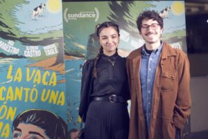 Francisca Alegría Instagram - Mañana se estrena en Chile mi primer largometraje y agradezco a las talentosas y dedicadas personas que fueron parte de este camino. 

En estas fotos no está todo el equipo ni todo el cast, pero pienso que invocamos a lxs ausentes en cada momento. 

El cine es un arte colaborativo, que necesita de muchas personas para que cada centímetro de pantalla esté vivo. 

El cine me ha enseñado a entendernos y entender nuestra relación con el TODO que nos rodea. Me enseña que soy parte inseparable del mismo tejido donde se proyecta mi película. 

Gracias equipo, gracias a las potentes actrices y actores que dan vida y alma a estos personajes, gracias productores por empujar el carro conmigo. 

Gracias a mi familia (ultima foto) que me ha apoyado desde que agarre una cámara a los 13 años y no la solté más. 

El maravilloso póster fue diseñado por @mariajesuscontreras (tercera foto). 

Gracias a la @cinetecanacionalcl por acogernos y apoyar al cine chileno e independiente.

GRACIAS A ESTE CAST Y EQUIPO SOÑADOS: 
@la_leovarela @miamaestro @alfredocastro703 @taglemarcial @enzoferr._ @tatodubo @ana.maria2435 @solo_camilo_actuando @benjasrupay y Laura del Río 

@manuelainfanteg @ferurrejola  @alegarciap @joseluisrivas @elugar @yo_soy_nahuel_ @nicola.georgia 
@______viajebeat______ @laorfa @angelatorti @nickoroses @consuelodesigner @oreja.de.oso @bertileyva @michocervera @ruben_aravena @creepyluk @christian_copaja @sheshesherson @turismo_marcris @thm.palta @darlin_molina0 @andreapochovenegas @ladanipino @panxo_alonso @p_monsalve @ismaeloddo y muchos más que no están en IG. 

@woodproducciones @cinemadefacto @tom_dercourt @thematchfactory @shrifilm @caseybader @mdebourg @billreedy and many more who aren’t in IG. 

@plazaespectaculos 
@redsalascl 

#cinechileno #chileancinema #thecowwhosangasongintothefuture #lavacaquecantóunacanciónhaciaelfuturo
