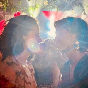 Francisca Alegría Instagram - Recomiendo amar profundamente.
Desbordantemente. Alegremente.
Incondicionalmente. 

No sé si existe algo mejor que hacer en esta vida. 

#mesdelamor #mesdelorgullo #pridemonth 

📷: @ugla_hauksdottir 
📷: @mounia.akl