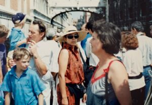 Francisca Alegría Instagram - Parte de mi viaje. Mi mamá y mi papá en su propio viaje por el mundo.