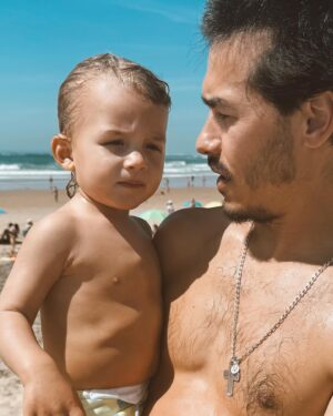 Francisco Garcia Instagram - FRANCISCO’s ☀️ 1º DÍA DE PRAIA 🏖️ E 1º MERGULHO 😍 2024! 
tenho a sensação que foi para Portugal inteiro 😅