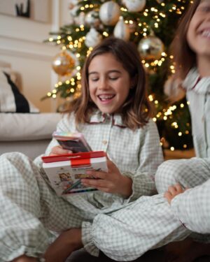 Francisco Garcia Instagram - A manhã de 25 🙏🏻❤️a alegria e a magia do Natal 💫a minha parte preferida! A última fotografia tem o mais importante muito nítido - o amor! 
Um beijinho e Feliz Natal a todos ❤️