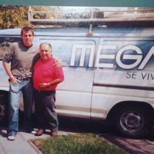 Francisco Kaminski Instagram - Feliz aniversario a @mega.tv así llegue y así me fui ! Fueron lindos 9 años de mucho trabajo y lindos momentos, conocí gente muy valiosa! Y sobre todo ahí conocí a mi amada @carlajaracadiz #felizaniversariomega algún día volveré!