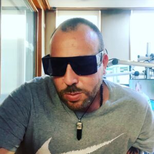 Francisco Kaminski Instagram - Full tendencia nuevamente! Para el sol y para soldar! Doble uso! Tiembla @maluma te salió competencia papi! #radio #alegria @malldelentes siempre full tendencia ! A la vanguardia ! #comentarios acá ! @radiocorazonfm circo hit ! #contodo