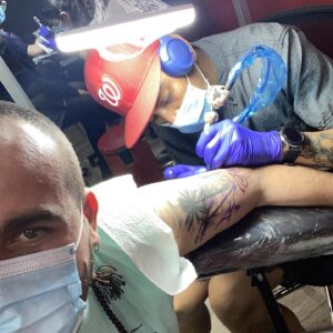 Francisco Kaminski Instagram - Partimos con el gran @guillermo_redial en @darumatattoostudio 100 % recomendado! #tattoo