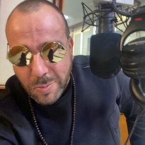 Francisco Kaminski Instagram - Full tendencias nuevamente! @malldelentes gracias por este ejemplar homenaje a John lennon! #circohit #radio @radiocorazonfm