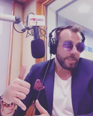 Francisco Kaminski Instagram - Feliz día a todos mis colegas en el día del@locutor radial! A lo largo del país y el mundo a quienes día a día salen a realizar su labor de acompañar, informar y entretener a millones de personas que cada vez más prefieren la radio como medio de comunicación y compañía diaria! Abrazos todos! Especialmente a mis compañeros de trabajo! @pstange_ @juliostark @nicomaravilla @chiquiaguayo @giankchile @rumpyrumpy @oficialpatotorres @achavezonline @sita_evelyn @djtotichile @ultramanchile un orgullo de trabajar con ustedes! #sus saludos abajo ! Gracias por tanto cariño