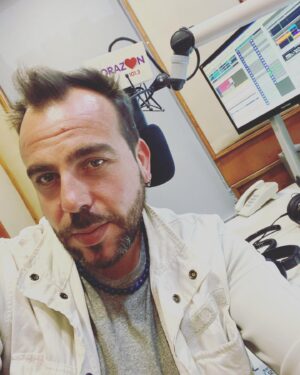 Francisco Kaminski Instagram - Ya estamos listos y recargados para seguir luchando! Seguir aprendiendo! Seguir en @radiocorazonfm de 7 a 9 am y de 6 a 8 pm ! La numero 1 de CHILE! Vamos por mas 2020 ! #graciasdios #vacilonmatinal #radiocorazon #instagood