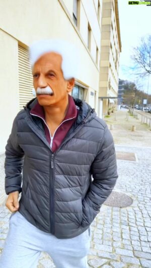 Francisco Menezes Instagram - MANEL MALCRIADO 👨‍🦳 chegou de férias 😛 #humor #comedia #portugal🇵🇹 #brasil🇧🇷
