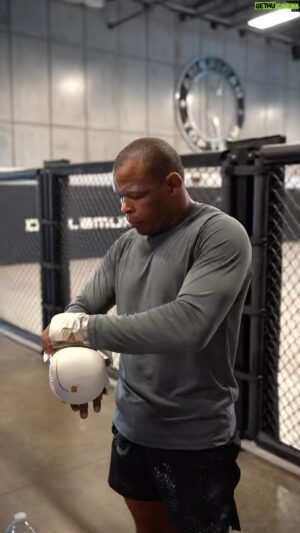Francisco Trinaldo Instagram - Ready For War!!!! Months of hard work and belief let’s goooo
Pronto para Guerra!!! meses de trabalho todo dia duro Vamossss 
@gamebredfc @shotsbynick