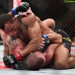 Francisco Trinaldo Instagram - Hoje é dia de #TBT Dia de Luta como sempre mostrando o Poder das minhas Mãos contra Caras Duros! Doido para bater em alguém sem Luva, com Respeito mas Aqui é Mão de Pedra e Queixo de Aço!! No fim Feliz e Sucesso Alcançado 
Fight Day Letting my hands do the work Against some of the Best! I can’t wait to beat someone Bear knuckle, all respect but you know here is  hand of stone and Iron chin!!! In the End happy n successful ✅✅✅
@ufc @bareknucklefc @ufc_brasil @bobbykinggreen @felderpaul @jimmiller_155 Legends #Entendeu