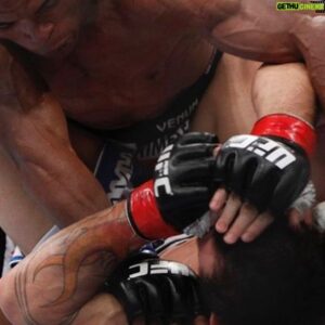 Francisco Trinaldo Instagram - Hoje é dia de #TBT Dia de Luta como sempre mostrando o Poder das minhas Mãos contra Caras Duros! Doido para bater em alguém sem Luva, com Respeito mas Aqui é Mão de Pedra e Queixo de Aço!! No fim Feliz e Sucesso Alcançado 
Fight Day Letting my hands do the work Against some of the Best! I can’t wait to beat someone Bear knuckle, all respect but you know here is  hand of stone and Iron chin!!! In the End happy n successful ✅✅✅
@ufc @bareknucklefc @ufc_brasil @bobbykinggreen @felderpaul @jimmiller_155 Legends #Entendeu