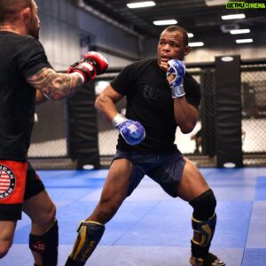 Francisco Trinaldo Instagram - Treinos Duros! wrestling, Porrada, Jiujitsu, Boxe e mais Porrada!! Esse é nossa Vida do MMA Entendeu!! 10 de Novembro 
Hard Training!!! wrestling, Fight, Jiujitsu, Fight, Boxing! That’s MMA Welcome Bare Knuckle 👊🏻
Let’s go @gamebredfc @gamebredfighter November 10th