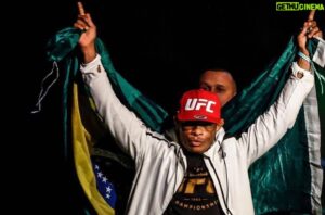 Francisco Trinaldo Instagram - Bom feriado de independência para todos entendeu🇧🇷🇧🇷 👊, eu continuo aqui trabalhando e esperando o @ufc marcar minha próxima luta entendeu.

Good independence holiday for everyone 🇧🇷🇧🇷👊 , I 'm still working here and waiting for the @ufc to schedule my next fight