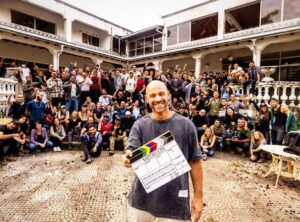 Franck Gastambide Instagram - Clap de fin pour mon 4 ème film. Sans aucun doute le tournage le plus incroyable de ma carrière. Merci à la formidable équipe qui m’a entouré, Un merci particulier à ceux qui sont à mes côtés depuis mes débuts. Et un immense merci aux colombiens de nous avoir accueillis avec tellement de bienveillance et de gentillesse ❤️🇨🇴 rendez vous en 2023 ! #Medellin @primevideofr