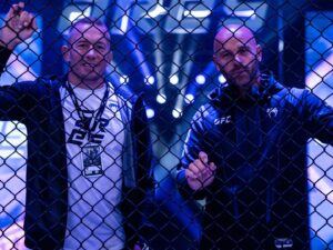 Franck Gastambide Instagram - J’aurais la chance d’être aux bords de “La Cage” pour commenter les combats principaux de L’UFC Paris en clair sur @rmcdecouverte ! Aux côtés de @tomdesse & @luciekohlanta / @lacagenetflix