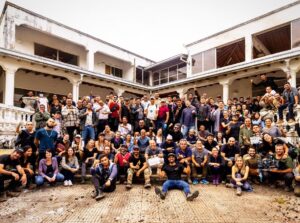Franck Gastambide Instagram - Clap de fin pour mon 4 ème film. Sans aucun doute le tournage le plus incroyable de ma carrière. Merci à la formidable équipe qui m’a entouré, Un merci particulier à ceux qui sont à mes côtés depuis mes débuts. Et un immense merci aux colombiens de nous avoir accueillis avec tellement de bienveillance et de gentillesse ❤️🇨🇴 rendez vous en 2023 ! #Medellin @primevideofr