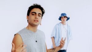 Franco Rizzaro Instagram - ‘Dime Tú’ ya está afuera hace 3 días. gracias x este temazo amigo @facundomajdalani , y gracias por todos los mensajes piolas de amor y los videos escuchándola <3. sigan mandando que esto recien empieza, se viene muchísima más musica y otras cosas 👀. mientras tanto les dejo estos stills del video hermoso que dirigió y editó @miaaferrari ❤️‍🩹 y lo pueden ver en el link en mi biografía. adiOoooOooosSsss🦀💌🧧🪸🎈🔮🧿🪞🫂