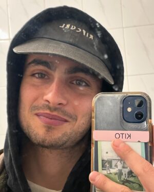 Franco Rizzaro Instagram - carrete random <3333 
❤️‍🩹🫂🪽🪸🦀🔮🕯️🧸