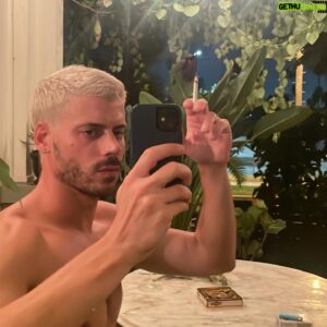 François Arnaud Instagram - A mari usque ad mare
(but further south)