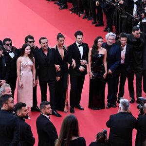 François Civil Instagram - Merci au @festivaldecannes pour ces moments extraordinaires. 
Merci @autopromodegilleslellouche de nous faire vivre ça ❤️

L’AMOUR OUF 

@hugoselignac @al1attal @adeleexarchopoulos @karimleklou @vincentlacoste @jipac_shakur @anthonybajon @malikfrikah @mallo_wanecque @raphael.quenard 

🙏🏻 @bvlgari @gregorycrognier @gucci @charlottedelapparent @charlottetilbury

🫶🏻 @nour_abdelnour @_matthieuderrien
