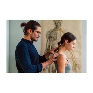 François Civil Instagram - Binocle, Omoplate et Man bun. 
Yann 🧘🏻‍♂️

En Corps, encore au cinéma 🩰
Vas-y🏃🏻‍♀️

@emmanuellejacobsonroques 📸

@cedklap @marion_barbeau