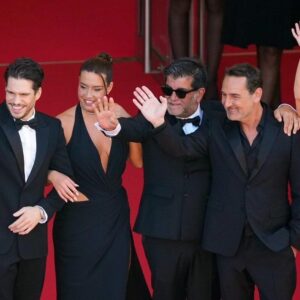 François Civil Instagram - Merci au @festivaldecannes pour ces moments extraordinaires. 
Merci @autopromodegilleslellouche de nous faire vivre ça ❤️

L’AMOUR OUF 

@hugoselignac @al1attal @adeleexarchopoulos @karimleklou @vincentlacoste @jipac_shakur @anthonybajon @malikfrikah @mallo_wanecque @raphael.quenard 

🙏🏻 @bvlgari @gregorycrognier @gucci @charlottedelapparent @charlottetilbury

🫶🏻 @nour_abdelnour @_matthieuderrien